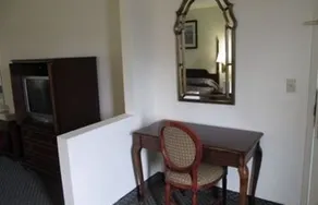Red Carpet Inn - Image 5