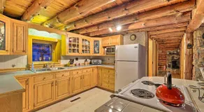 Hancock Log Home - 2Mi to Jiminy Peak Resort - Image 4