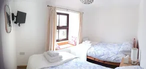 Iris Cottage - Image 4