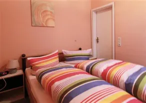 Apartment with terrace - Image 4