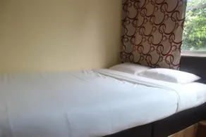 I Home Hotel by OYO Rooms - Image 4