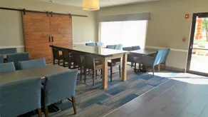 Holiday Inn Express Hotel & Suites Muncie - Image 2