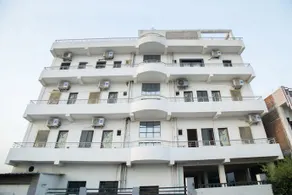 Hotel White Residency by OYO Rooms - Image 1