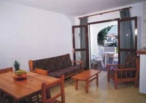 Ann Mar Apartments Menorca - Image 2