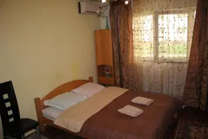 Premium Apartment Sleeps Four - Image 3