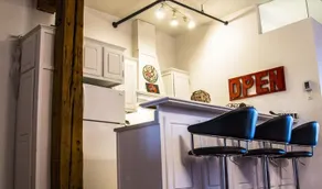 Fantastic Loft in Old Montreal - Image 2