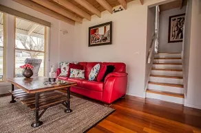 Abbys Cottages Bright - Image 5