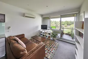 Tranquil & Modern 2 Bed Inner North Apartment - Image 1