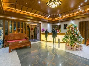 King Crown Hotel - Image 2