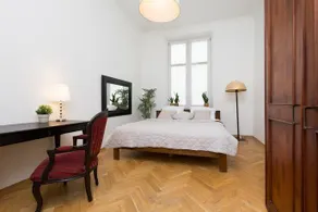 Grand Apartment with Panoramic View - Image 5