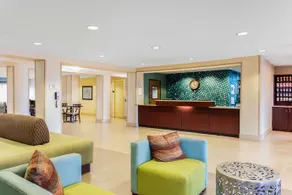 La Quinta Inn & Suites by Wyndham Frankfort - Image 4