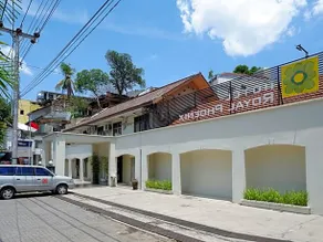 Royal Phoenix Hotel - Image 2