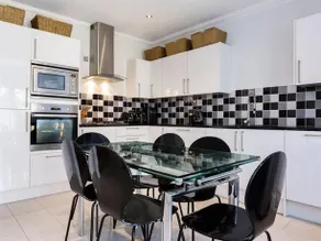 Veeve 3 Bed House Clarence Road Wimbledon - Image 2