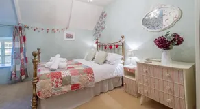 Chocolate Box Cottage - Image 2