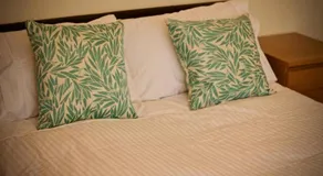 Clean Bath property by canal and town with free parking, WiFi and breakfast included - Image 5