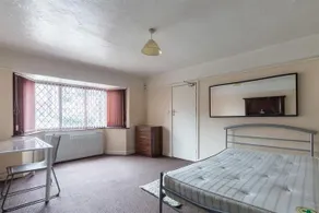 Birmingham Guest House 03 - Image 5