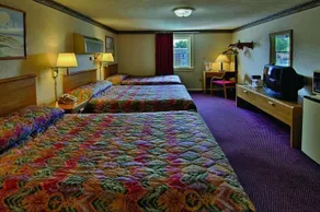 Carefree Inn Sandusky - Image 4