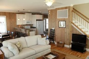 1 Ez Access 4 Bedroom Home by RedAwning - Image 4