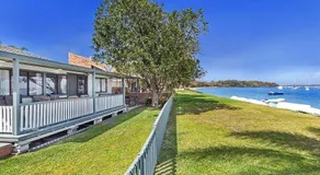 Sunset Beach House - Soldiers Point Sleeps 9 - Image 2
