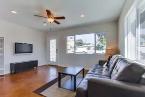 Contemporary Sunset Cliffs Beach Cottage - Image 2