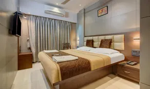 Hotel Leela by OYO Rooms - Image 4