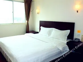 Yijia Holiday Hotel - Image 2
