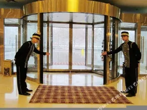 Crown Gloria Hotel - Image 4