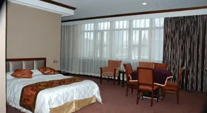 Dream Land Hotel - Image 5