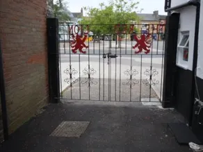 Red Lion - Image 4