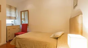 Sunny Lounge Apartment - Image 2