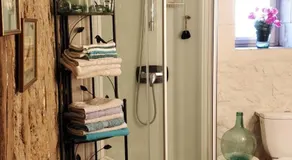 Les Glycines Bed & Breakfast - Image 4