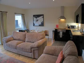 Courtyard Apartment - Image 1