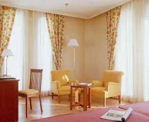 TRYP by Wyndham Madrid Cibeles - Image 3