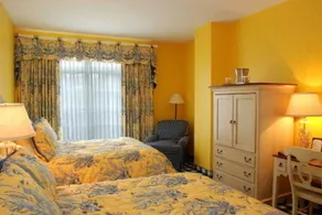 Charleston Harbor Resort & Marina - Image 2