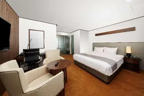 Ramada Hotel & Suites by Wyndham Gangwon Pyeongchang - Image 4