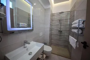 Hotel Royal - Image 2