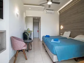 Aphrodite Beach Hotel - Image 3