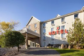Super 8 by Wyndham Sainte Agathe des Monts - Image 3