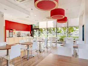 Travelodge Cardiff Atlantic Wharf - Image 3