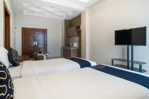 World Palace Hotel by OYO Rooms - Image 4