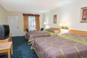 Super 8 by Wyndham Auburn - Image 2