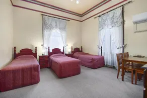 Comfort Inn Warwick - Image 2