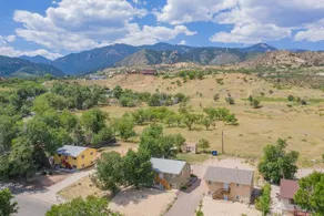 2BR Aptmt Parks Private Deck, Mountain Views! - Image 5