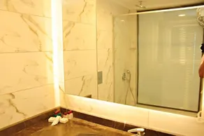 Orfeus Queen Hotel - Image 2