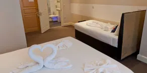 Mstay Russell Court Hotel - Image 4
