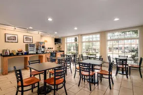 Days Inn by Wyndham Dover - Image 2