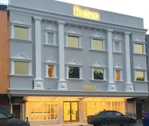 Ritzton Hotel - Image 1