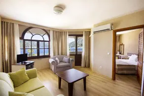 Fortuna Beach Hotel - Image 2