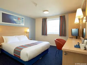 Travelodge Portsmouth - Image 2