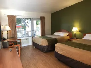 Econo Lodge Inn & Suites Oakland Airport - Image 2